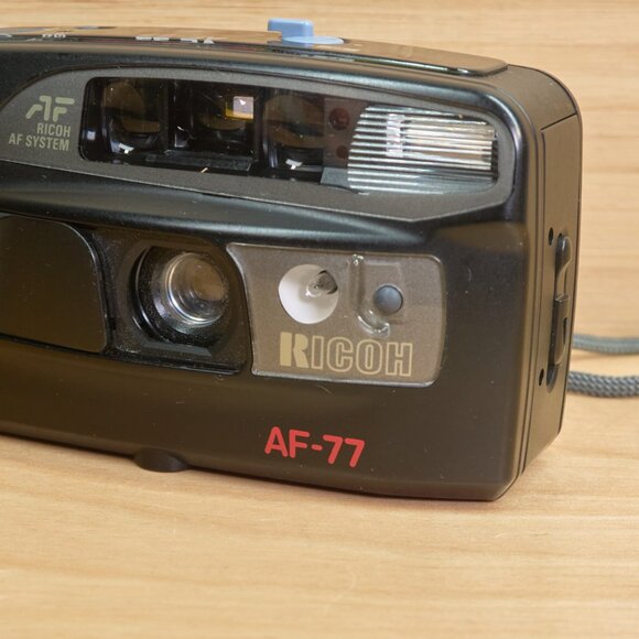 Ricoh AF-77 Point and Shoot 35mm Film Camera / Built-in Flash / Tested - Picture 3 of 8